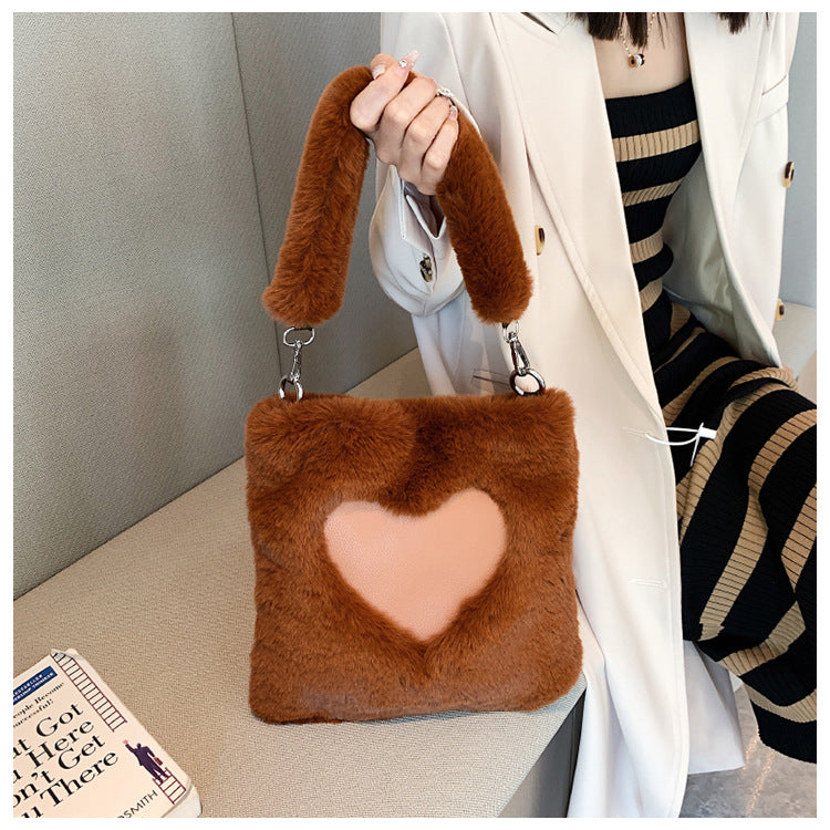 Sac à Main Doux Fourrure – Cœur Tendance