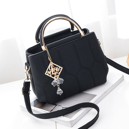 Sac à main élégant poignées dorées