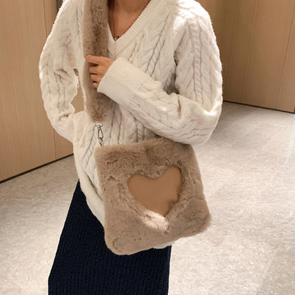 Sac à Main Doux Fourrure – Cœur Tendance