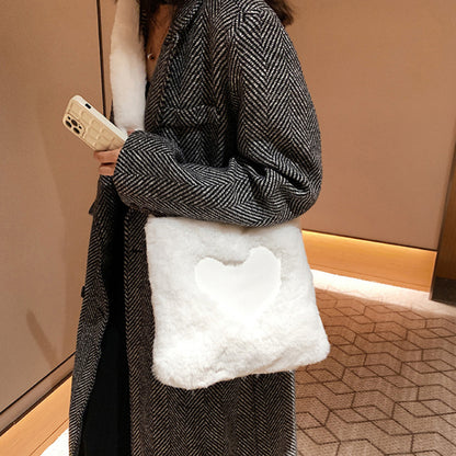 Sac à Main Doux Fourrure – Cœur Tendance